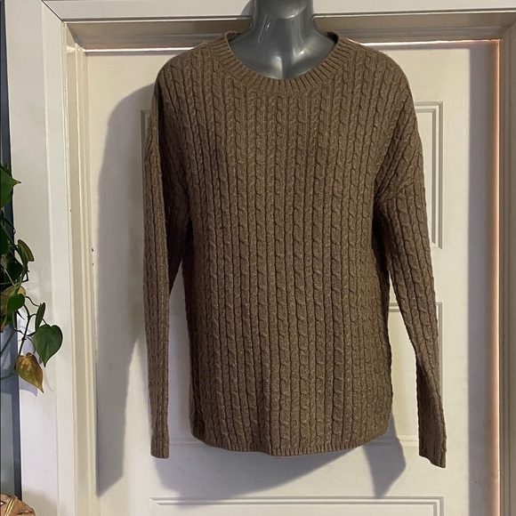 wind river Sweaters - Cozy Cable Knit Sweater in Brown